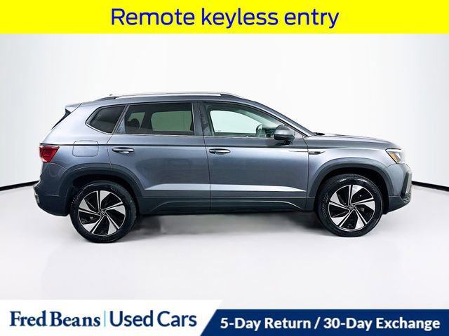 Used 2023 Volkswagen Taos SE AWD/4WD image 2