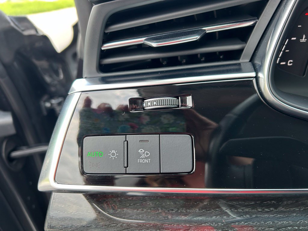 Used 2020 Audi Q8 Premium Plus AWD/4WD image 21