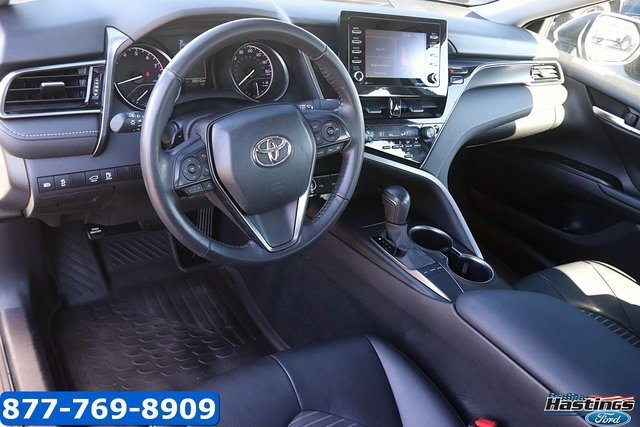 Used 2024 Toyota Camry SE image 11