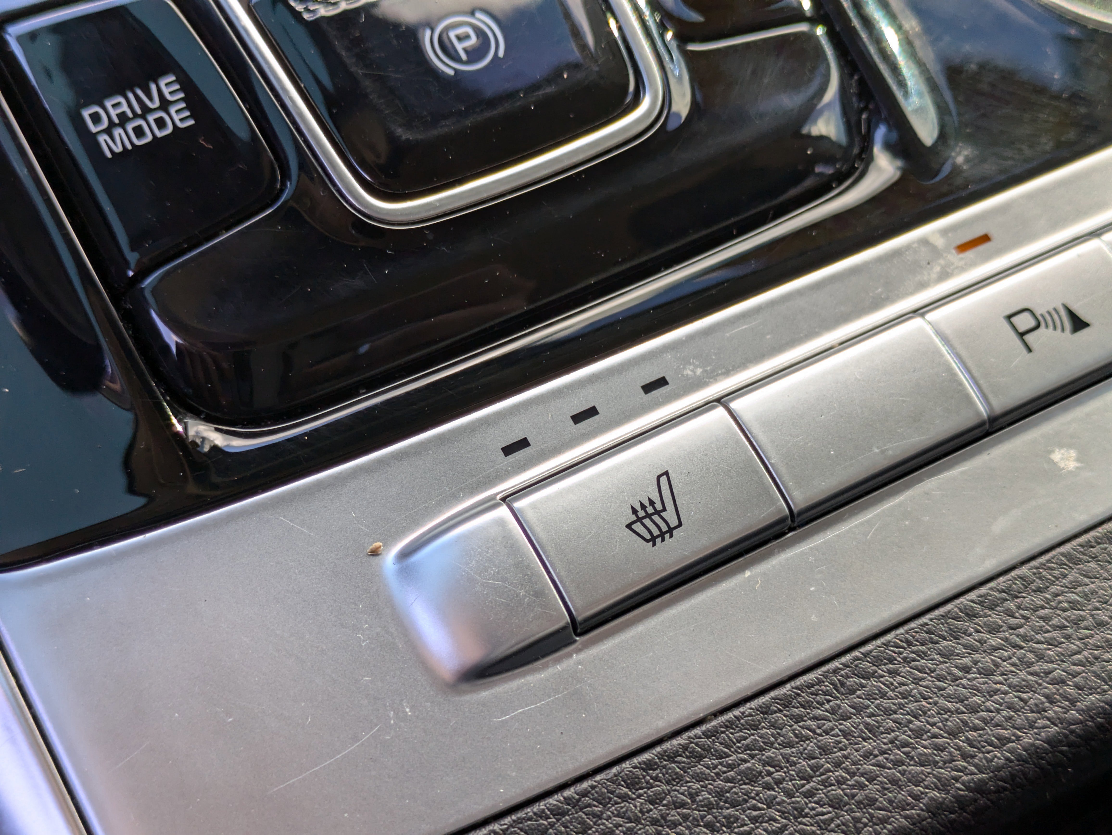 Used 2024 Kia Carnival EX image 32