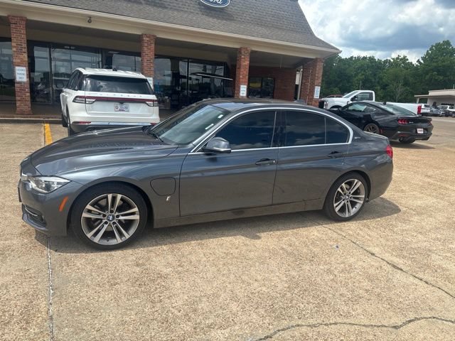 Used 2018 BMW 330e RWD image 1