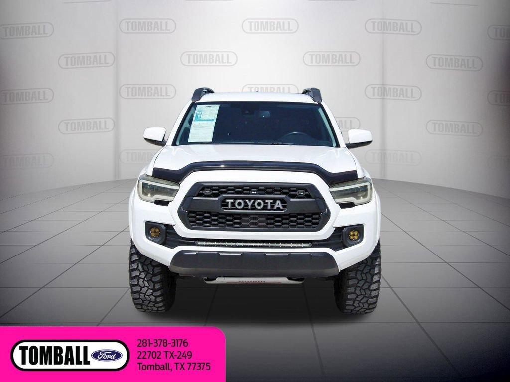 Used 2018 Toyota Tacoma SR5 RWD image 2