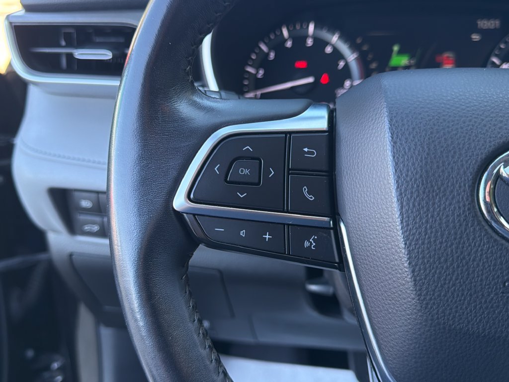 Used 2020 Toyota Highlander XLE FWD image 20