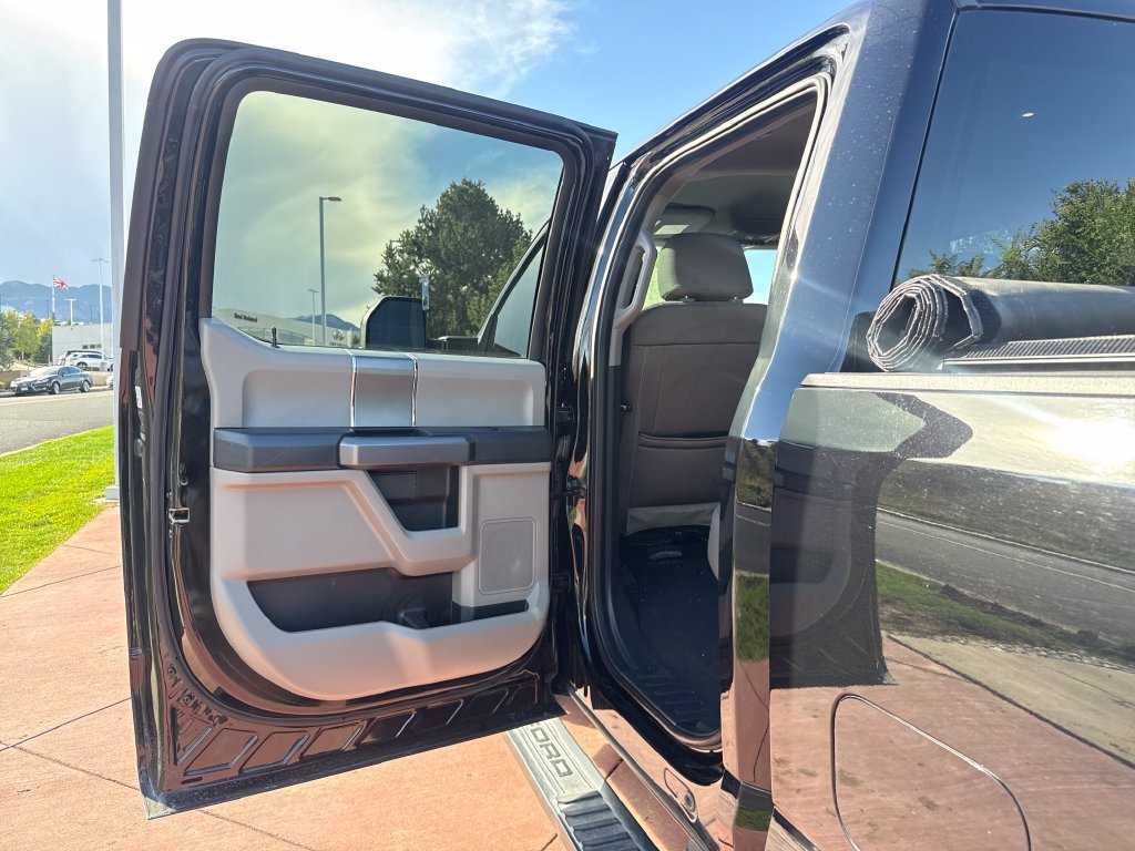 Certified 2022 Ford F250 XLT w/ Black Appearance Package AWD/4WD image 18