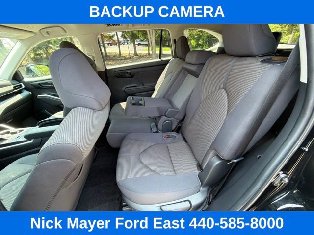 Used 2023 Toyota Highlander LE AWD/4WD image 23