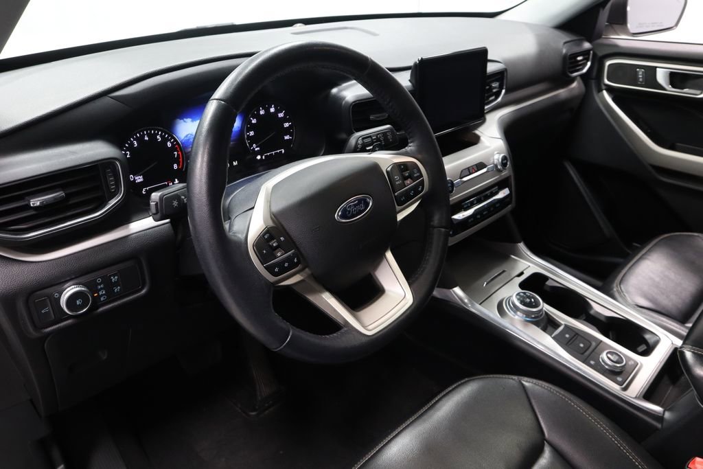 Certified 2020 Ford Explorer XLT w/ Equipment Group 202A image 25