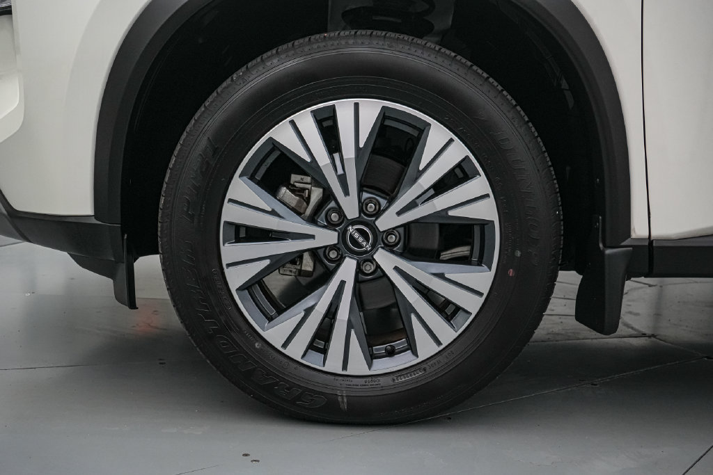 Used 2023 Nissan Rogue SV AWD/4WD image 10