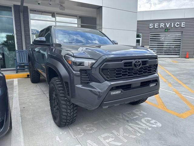 Used 2025 Toyota Tacoma SR5 AWD/4WD image 3