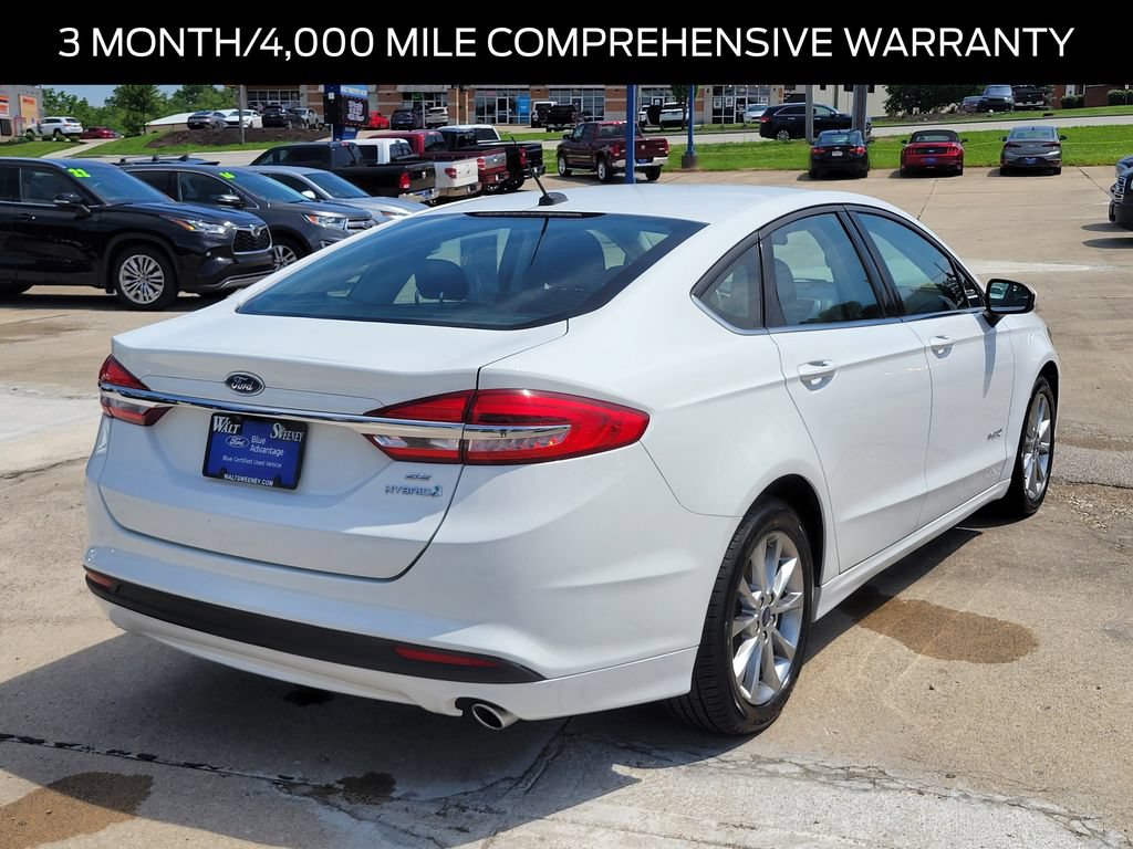 Certified 2017 Ford Fusion SE FWD image 4