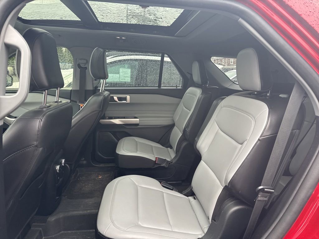 Certified 2021 Ford Explorer XLT w/ Equipment Group 202A image 9