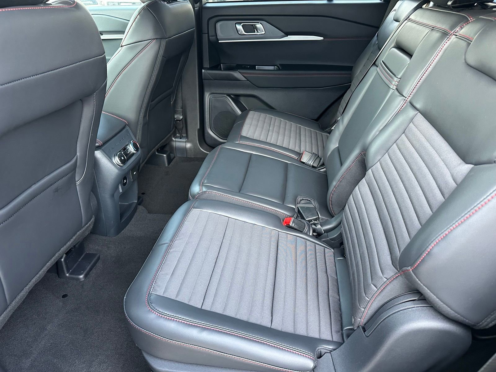 Certified 2025 Ford Explorer ST-Line image 59