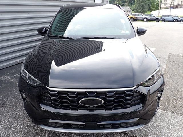 Certified 2023 Ford Escape ST-Line Elite AWD/4WD image 12
