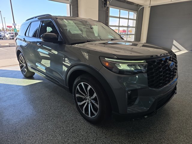 Certified 2025 Ford Explorer ST-Line image 4