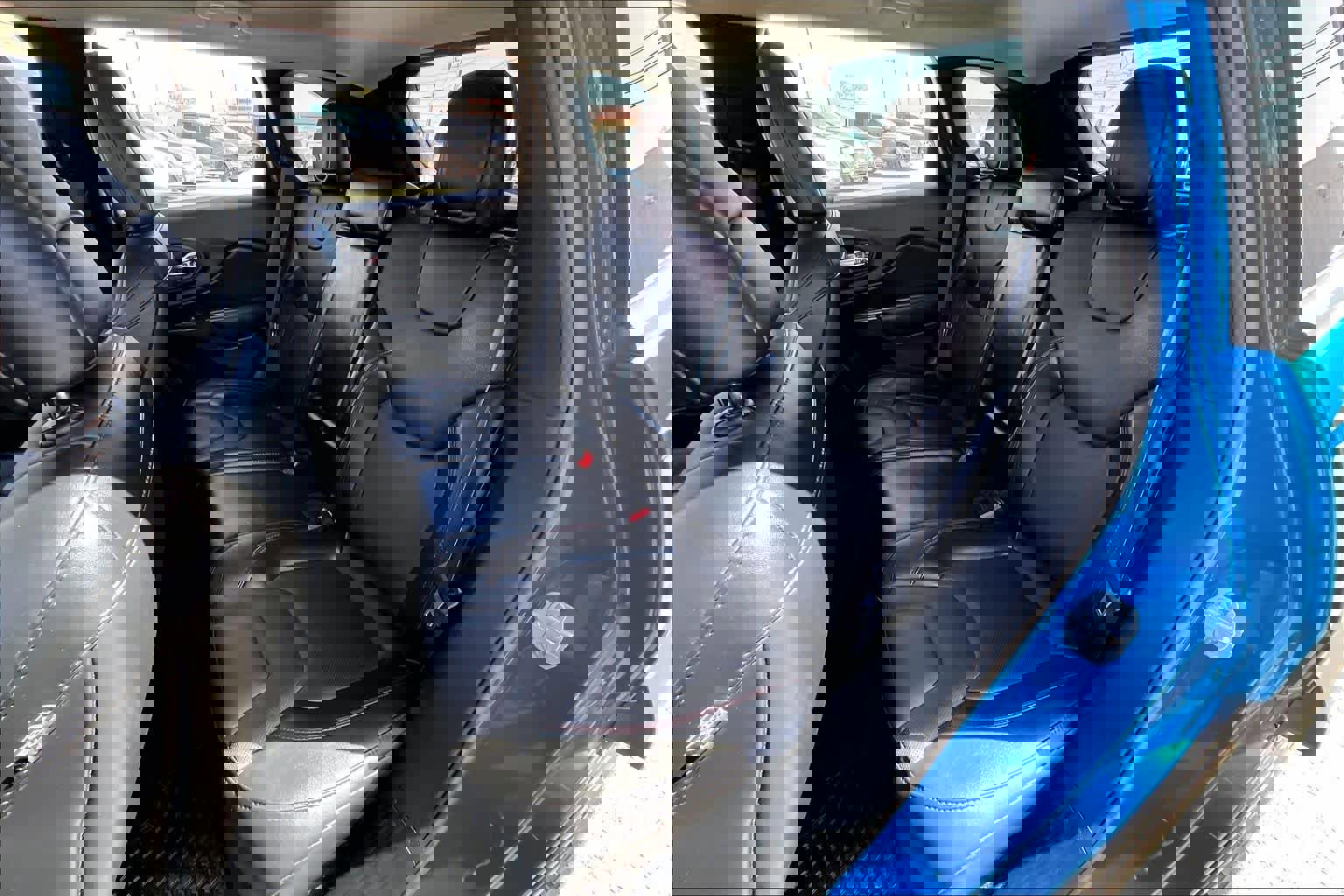 Used 2021 Jeep Cherokee Trailhawk w/ Technology Group image 19