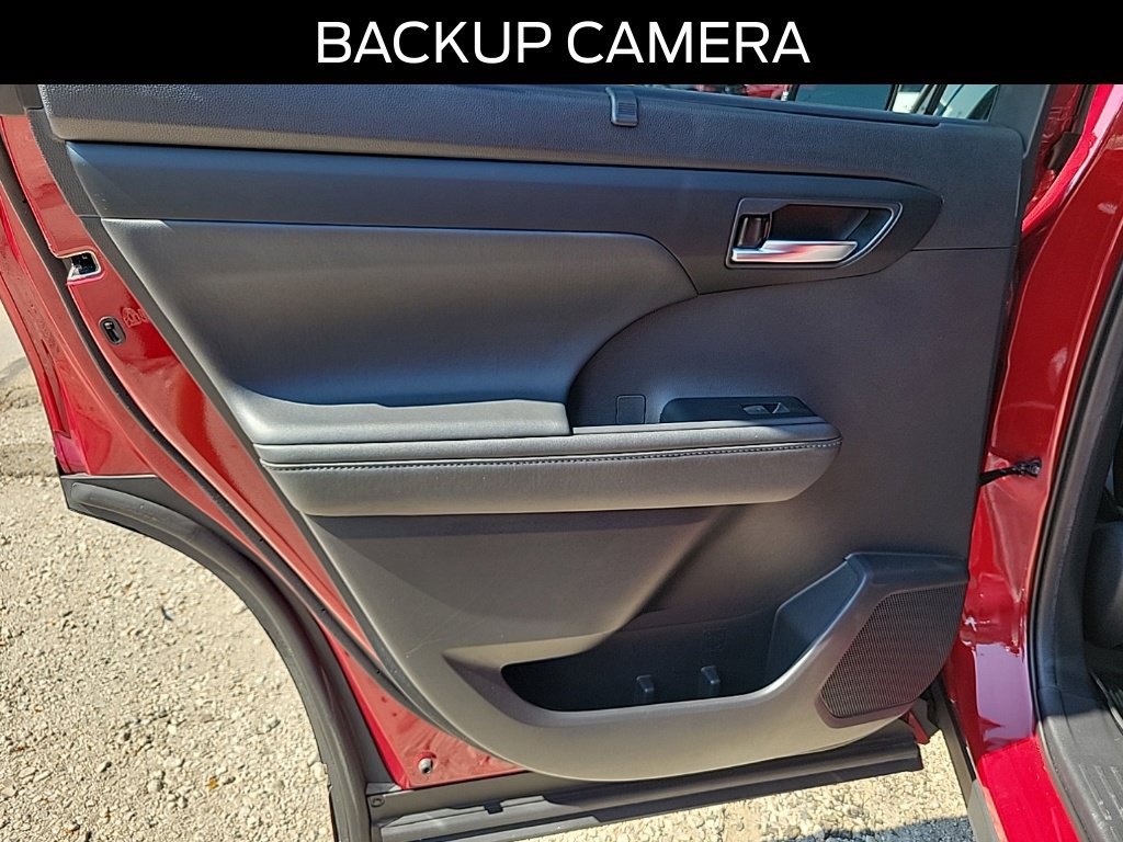 Used 2021 Toyota Highlander XLE AWD/4WD image 15