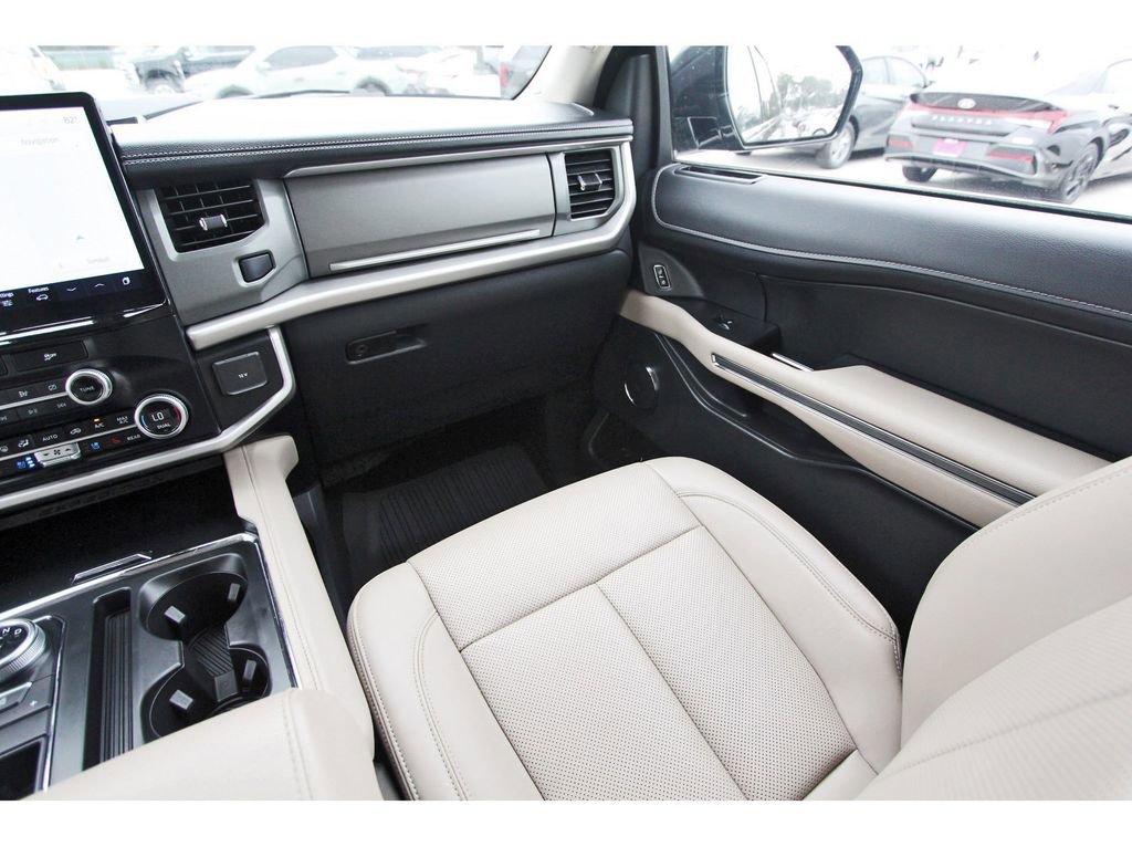 Certified 2024 Ford Expedition XLT RWD image 14