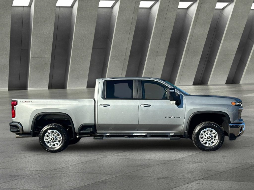 Used 2025 Chevrolet Silverado 2500 LT w/ Convenience Package AWD/4WD image 2