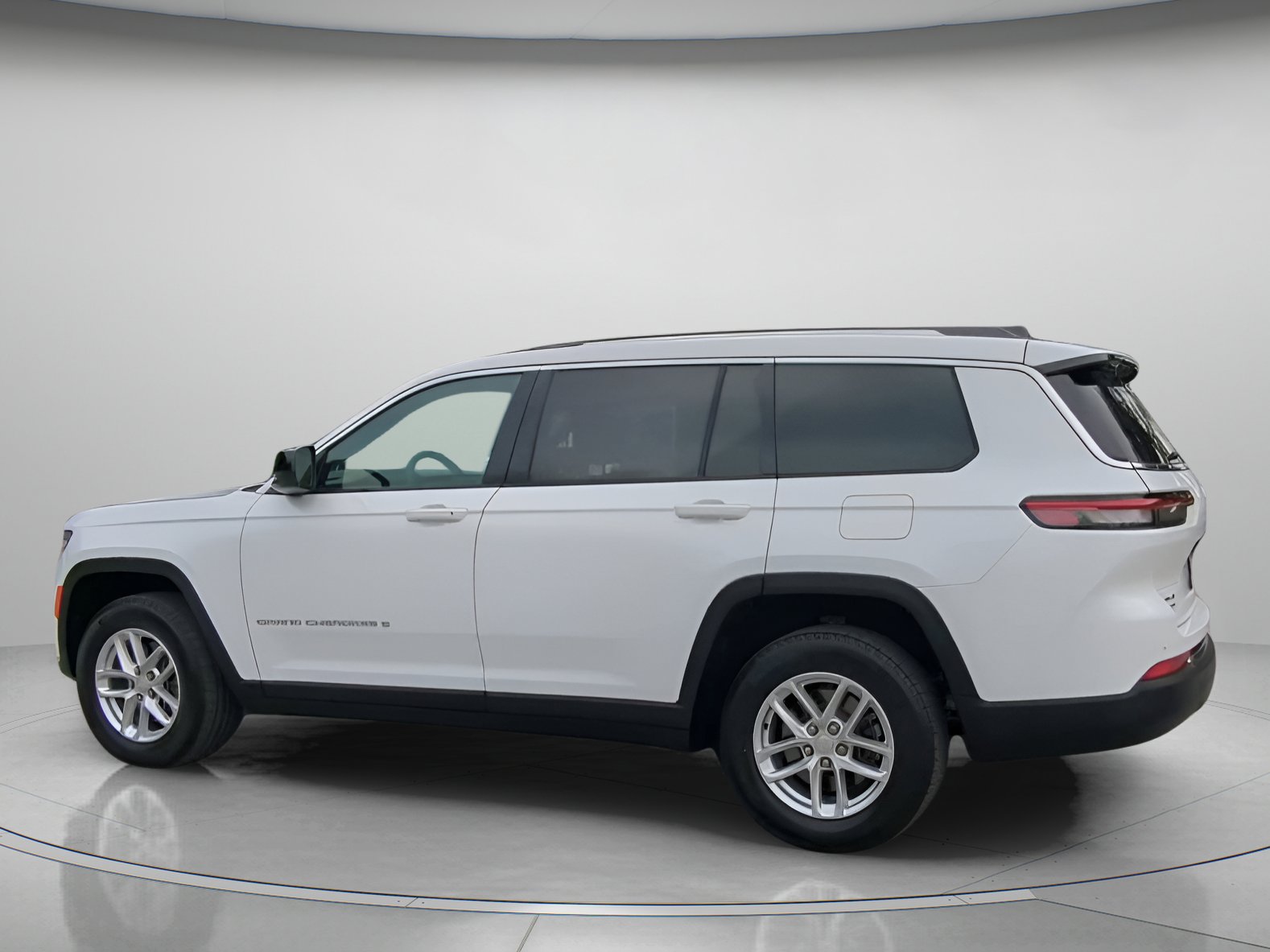 Used 2024 Jeep Grand Cherokee L Laredo AWD/4WD image 18