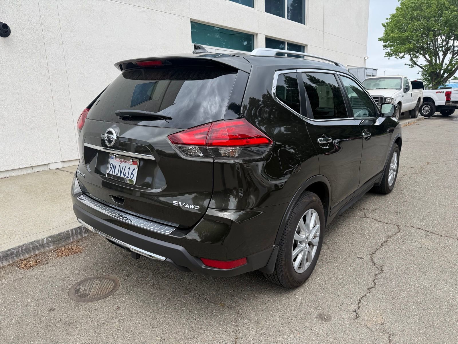 Used 2017 Nissan Rogue SV w/ SV Premium Package image 5