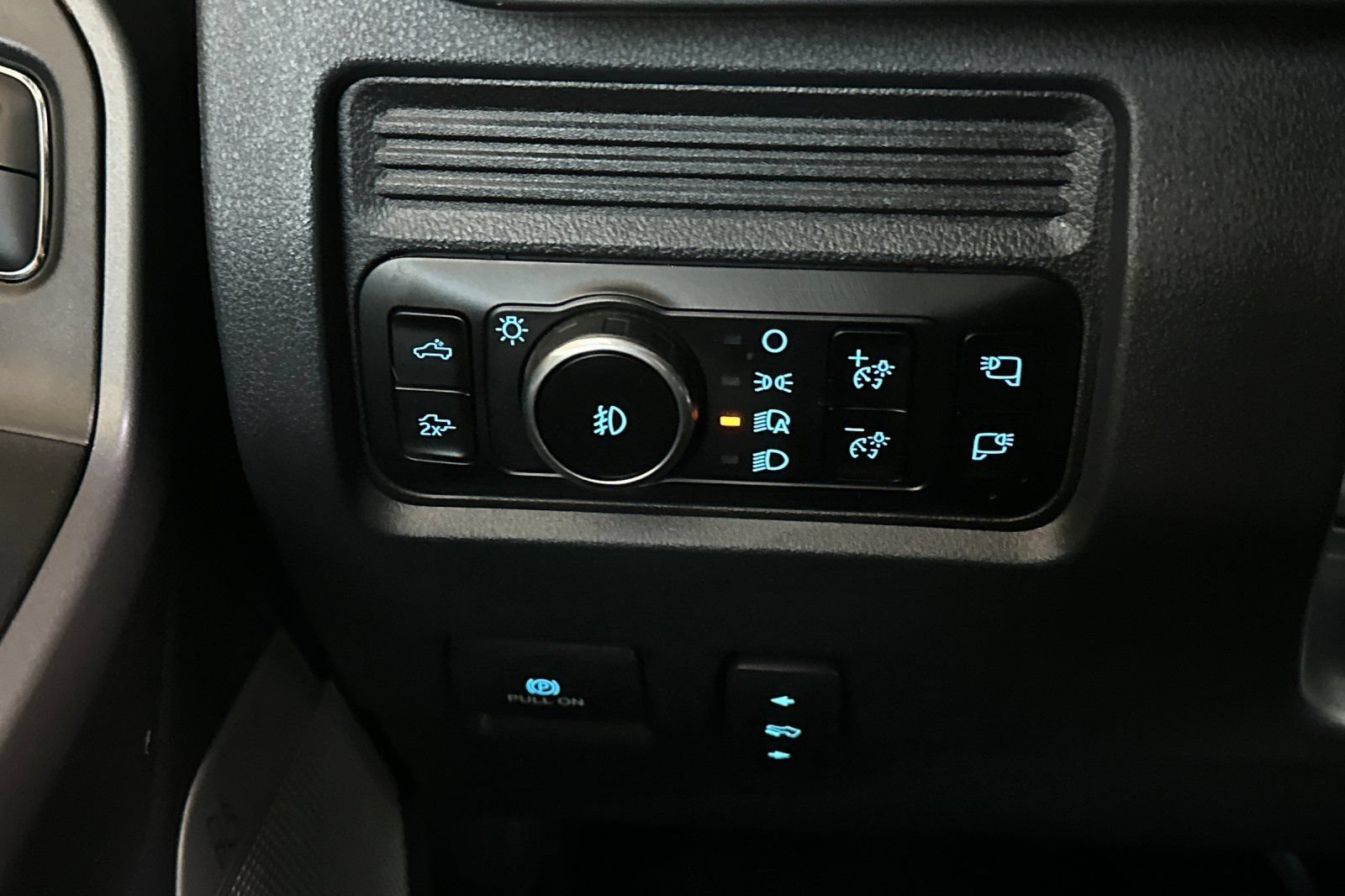 Certified 2025 Ford F350 Lariat w/ Lariat Ultimate Package AWD/4WD image 29