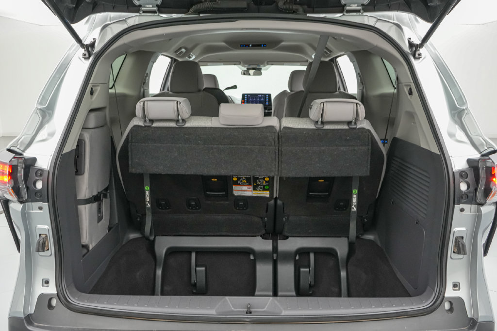 Used 2023 Toyota Sienna LE FWD image 20