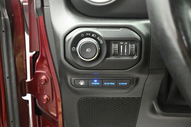 Used 2021 Jeep Wrangler Unlimited Sahara w/ Cold Weather Group AWD/4WD image 13