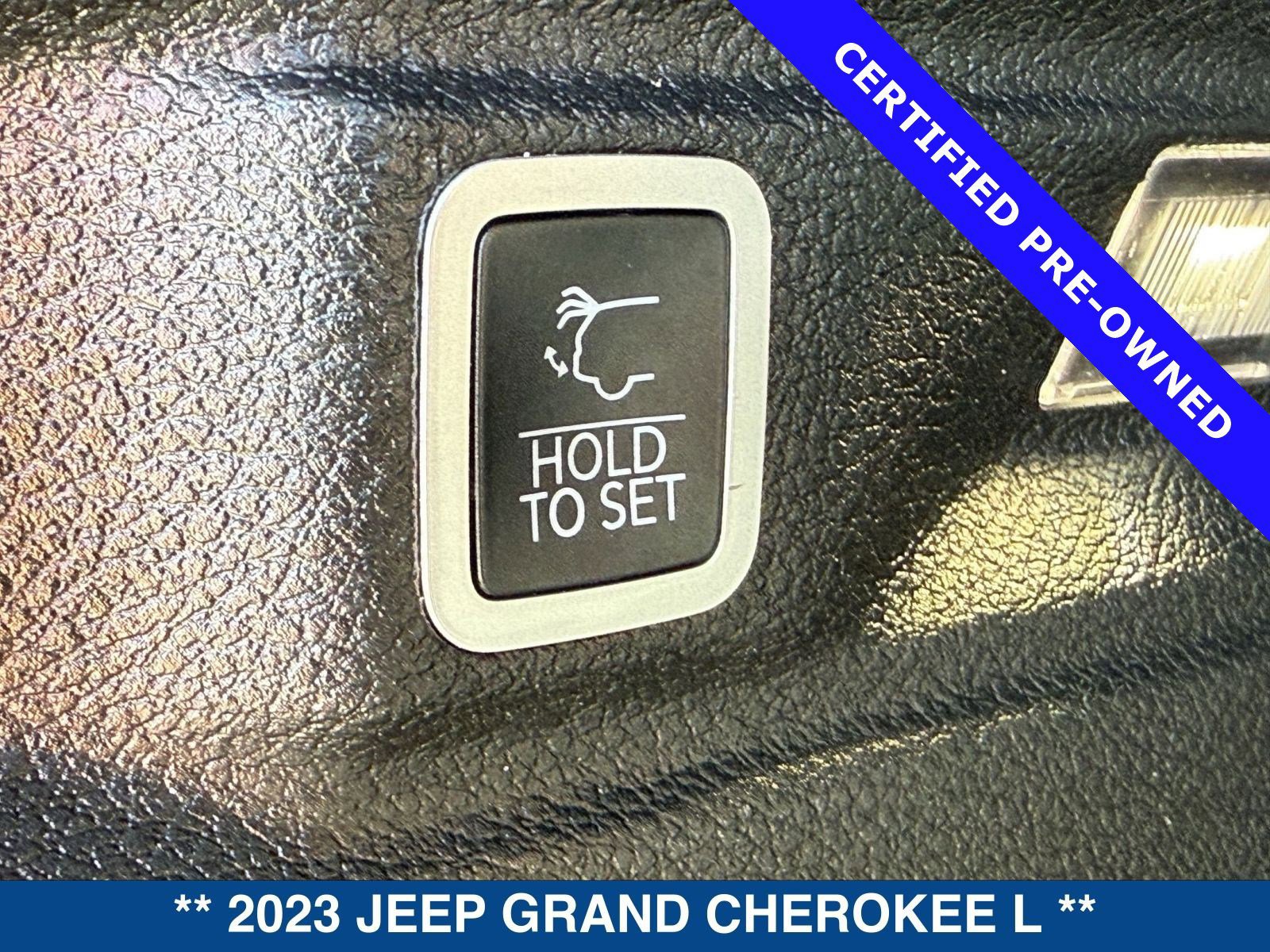 Used 2023 Jeep Grand Cherokee L Laredo image 14