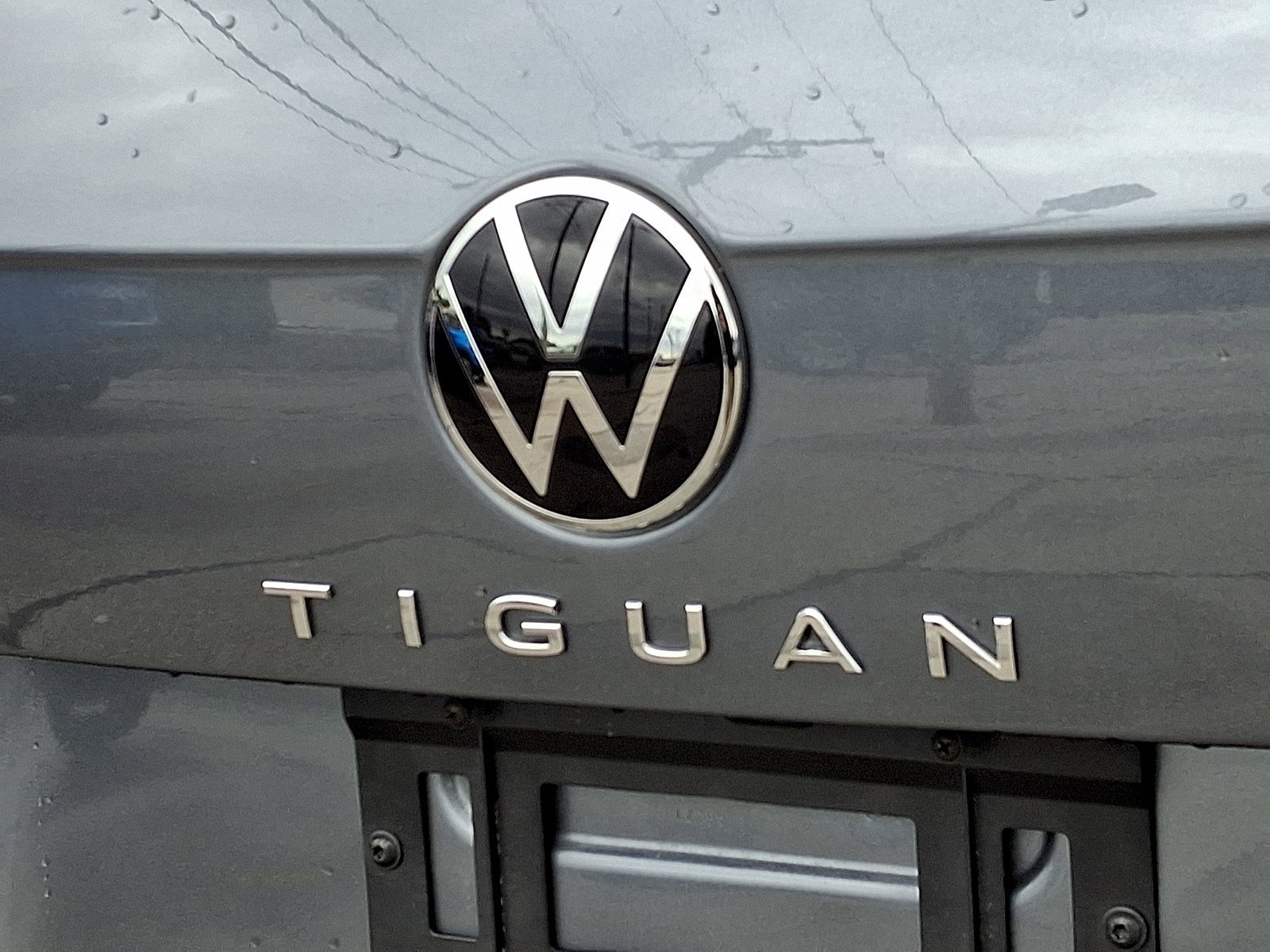 Used 2024 Volkswagen Tiguan SE R-Line FWD image 32