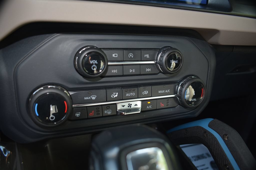 Certified 2022 Ford Bronco Wildtrak AWD/4WD image 17