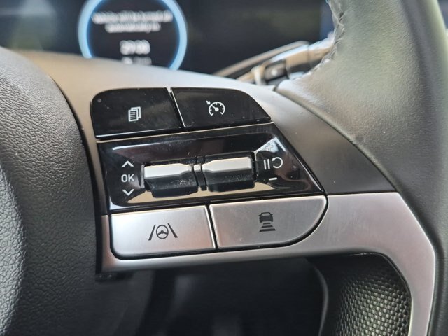 Used 2023 Hyundai Elantra Limited FWD image 19