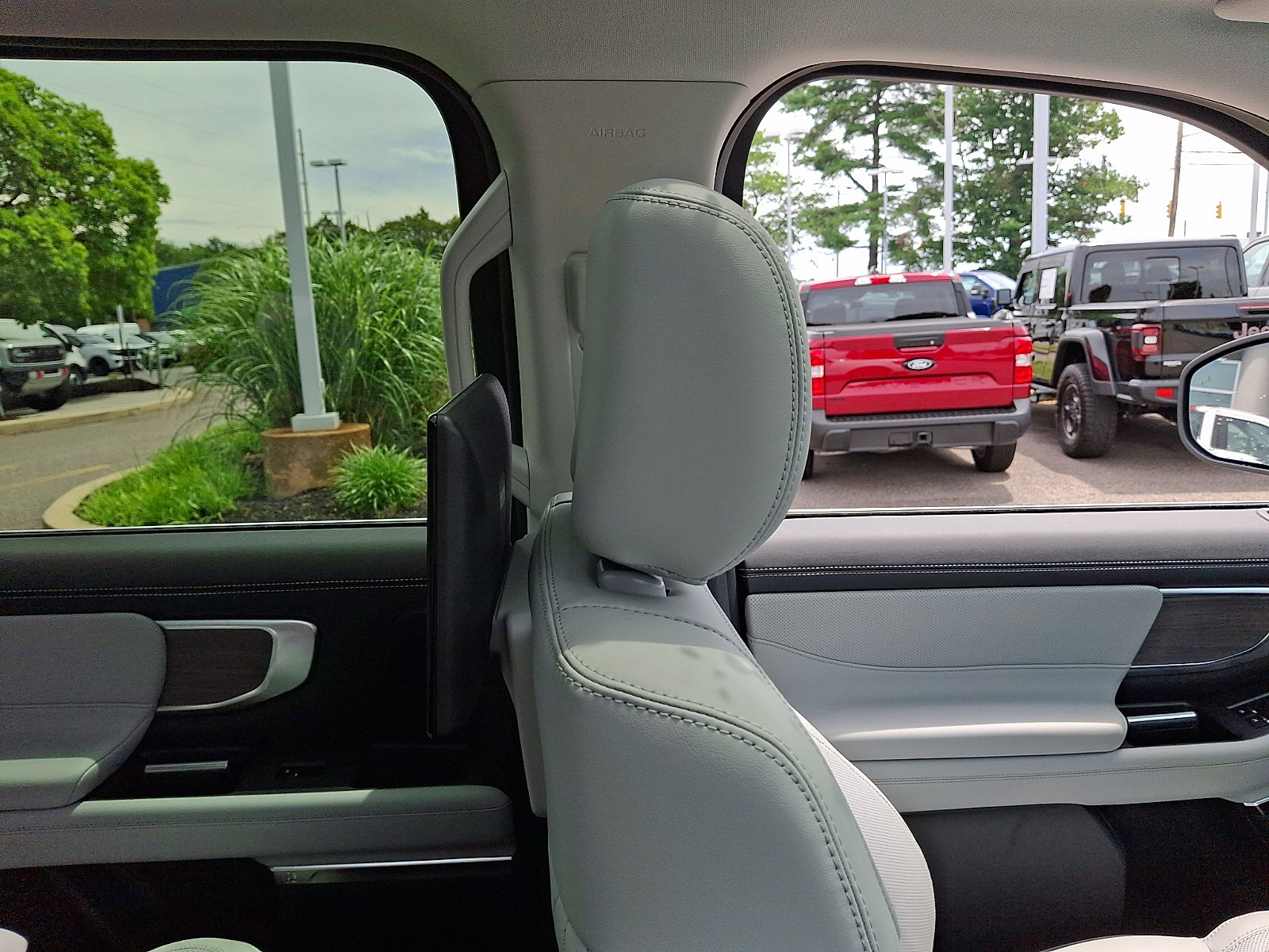 Certified 2026 Ford Expedition Max Platinum w/ Platinum Ultimate Package AWD/4WD image 12