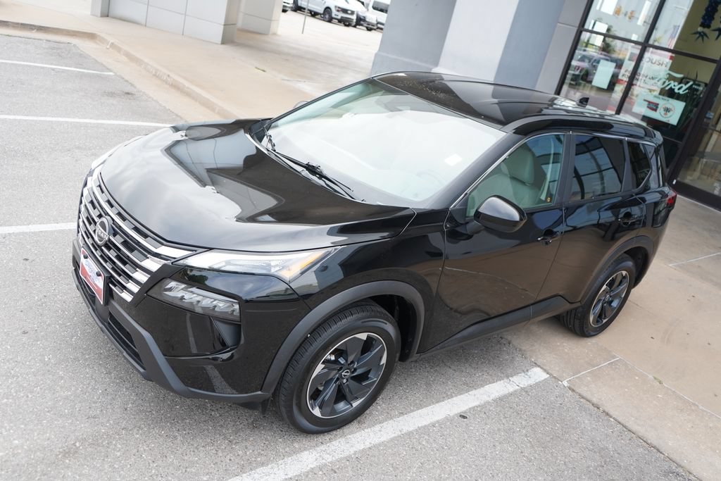 Used 2025 Nissan Rogue SV FWD image 12
