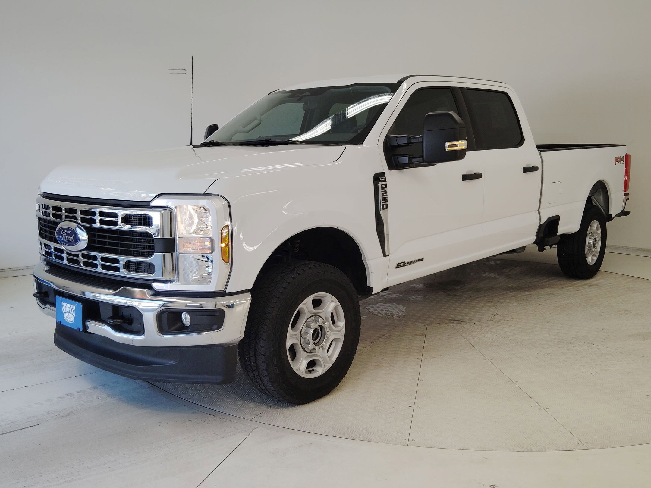 Certified 2025 Ford F250 XLT w/ FX4 Off-Road Package image 2