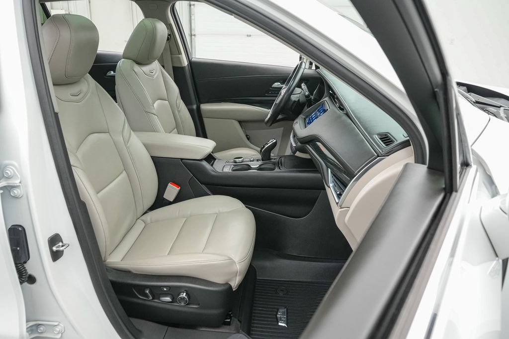 Used 2023 Cadillac XT4 Premium Luxury FWD image 22