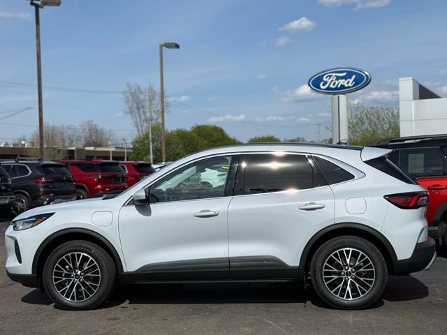 Certified 2026 Ford Escape SE w/ Class II Trailer Tow Package FWD image 49