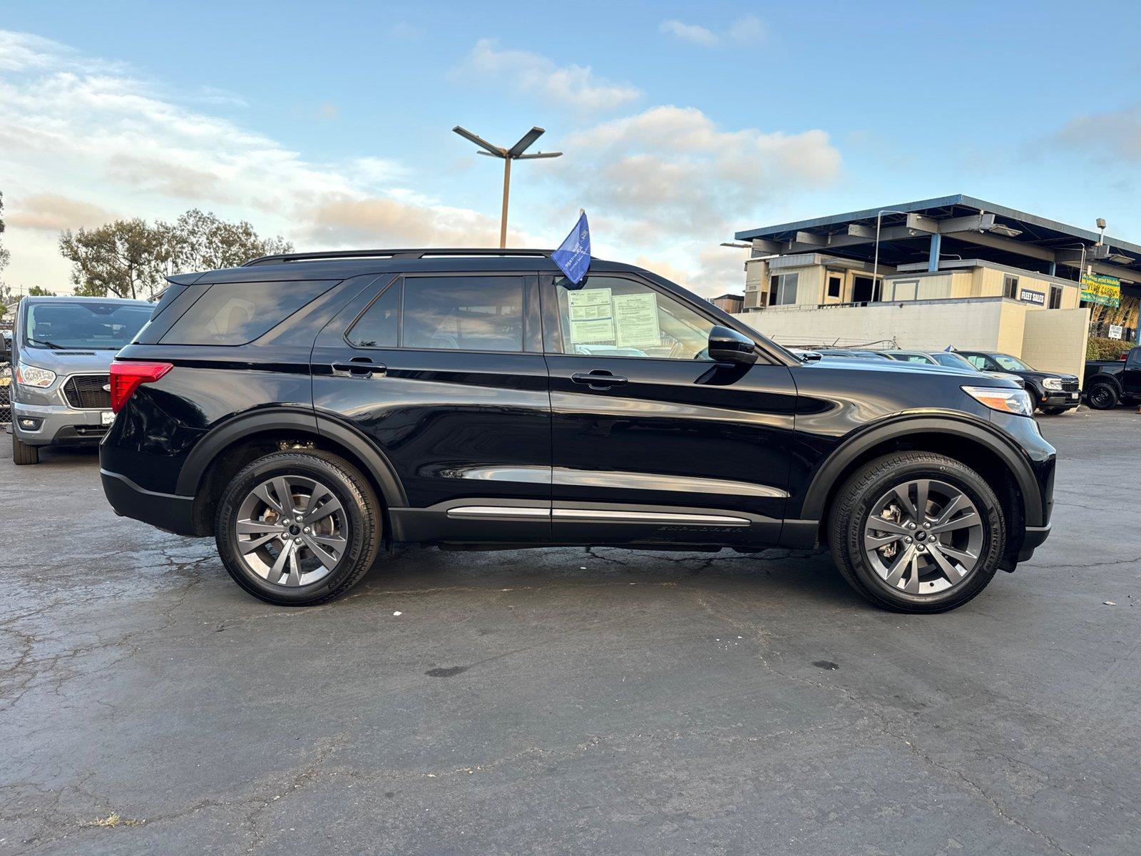 Certified 2023 Ford Explorer XLT w/ Equipment Group 202A AWD/4WD image 7