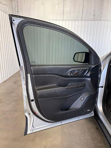 Used 2017 GMC Acadia SLT AWD/4WD image 8