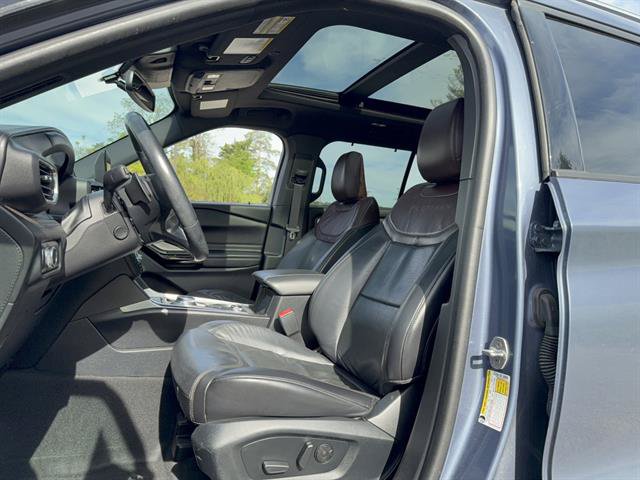 Certified 2021 Ford Explorer Platinum w/ Equipment Group 601A AWD/4WD image 5