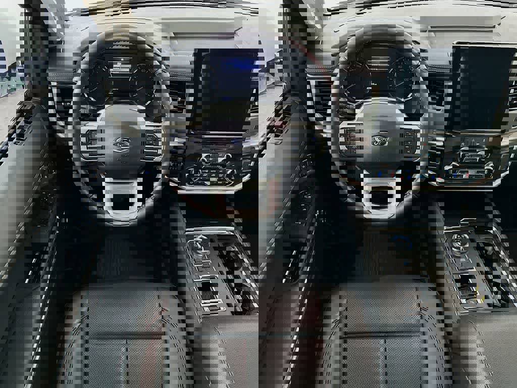 Certified 2024 Ford Expedition XLT image 10