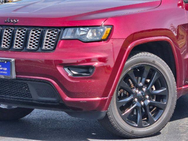 Used 2019 Jeep Grand Cherokee Altitude AWD/4WD image 2