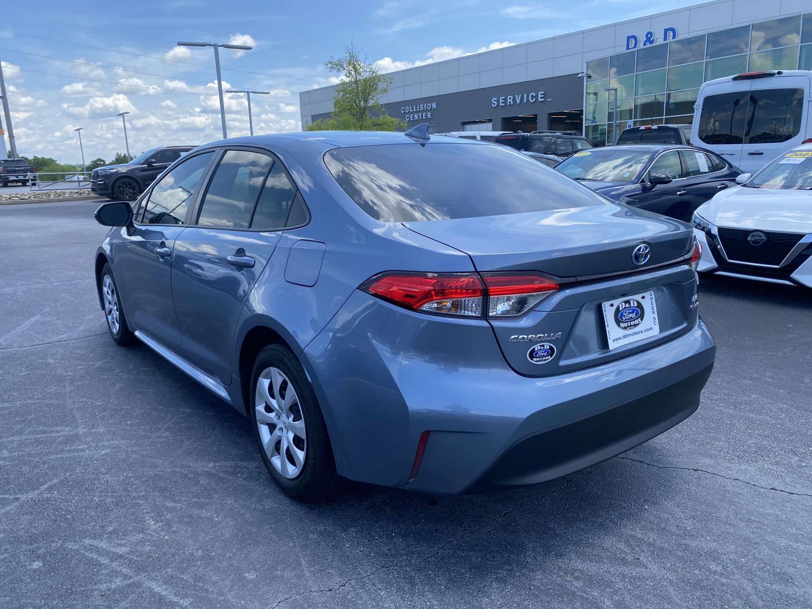 Used 2025 Toyota Corolla LE FWD image 5