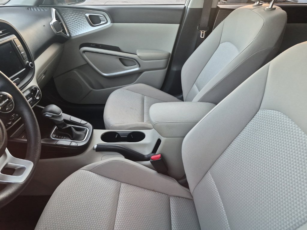 Used 2024 Kia Soul LX w/ LX Technology Package FWD image 28