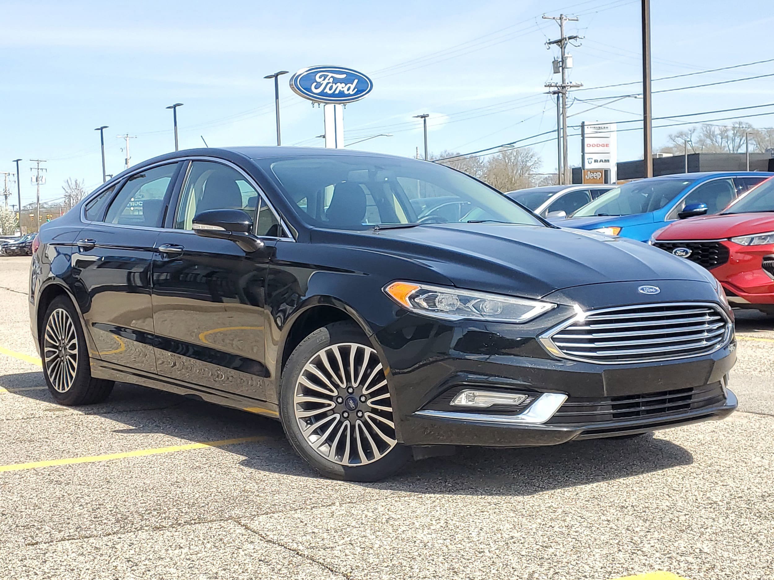 Certified 2017 Ford Fusion SE w/ Fusion SE Technology Package FWD image 5