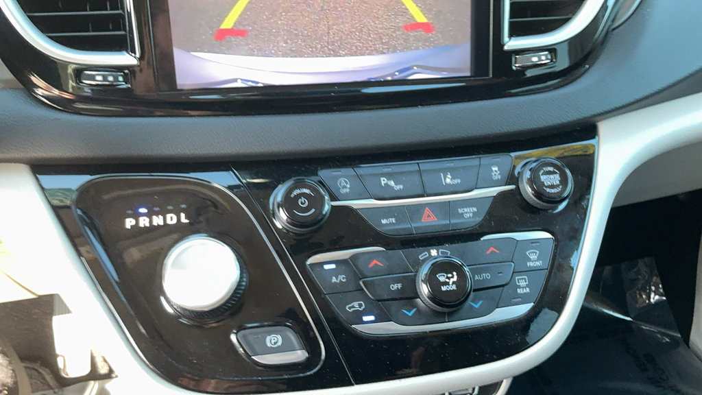 Used 2024 Chrysler Pacifica Touring-L FWD image 42