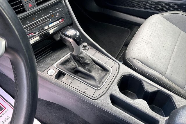 Used 2025 Volkswagen Jetta SE FWD image 17