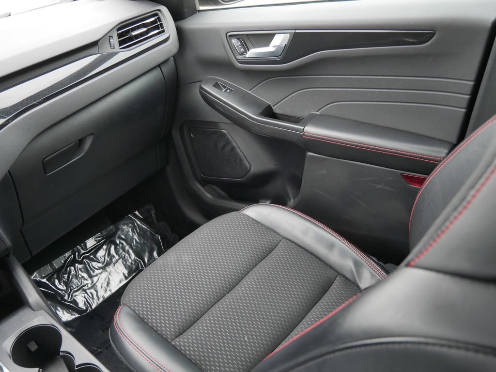 Certified 2025 Ford Escape ST-Line AWD/4WD image 16