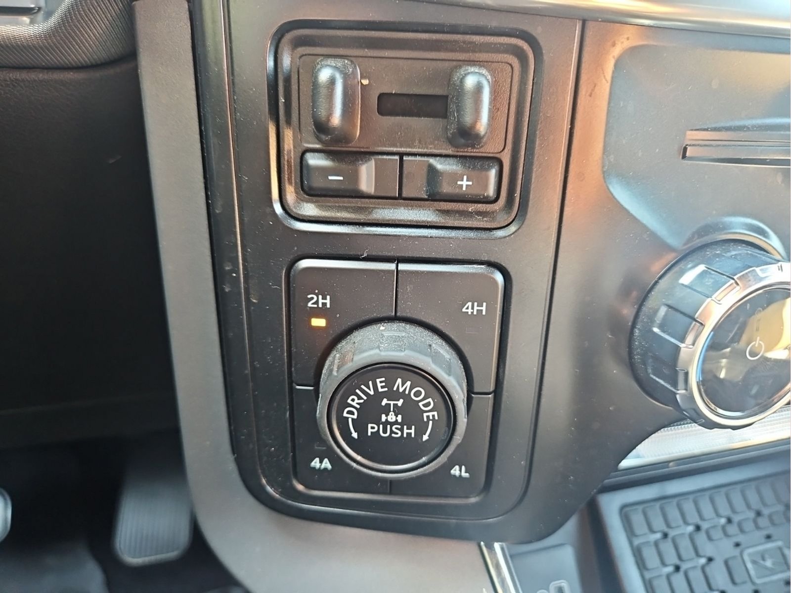 Certified 2025 Ford F150 Lariat w/ Equipment Group 502A High AWD/4WD image 19