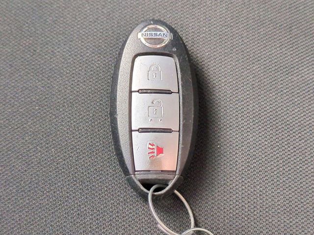 Used 2019 Nissan Titan SV image 27