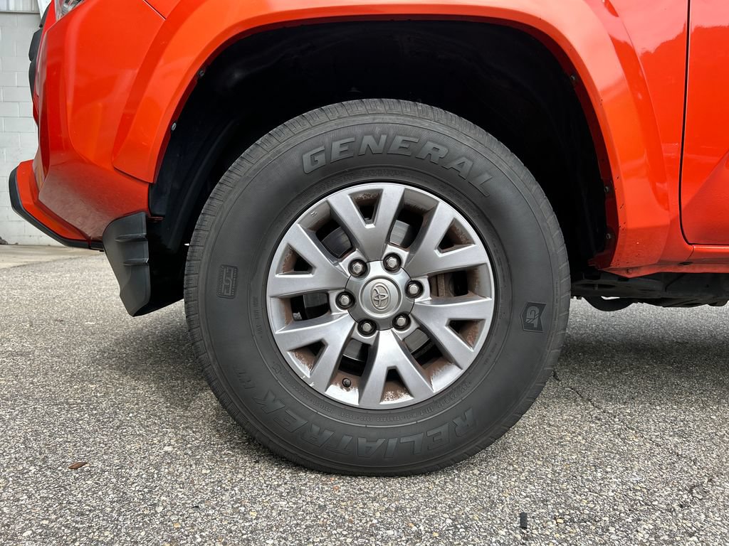 Used 2017 Toyota Tacoma SR5 w/ Tow Package RWD image 7