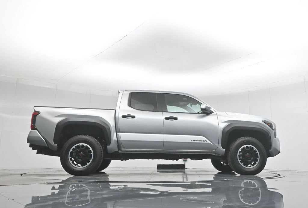 Used 2024 Toyota Tacoma TRD Off-Road image 7
